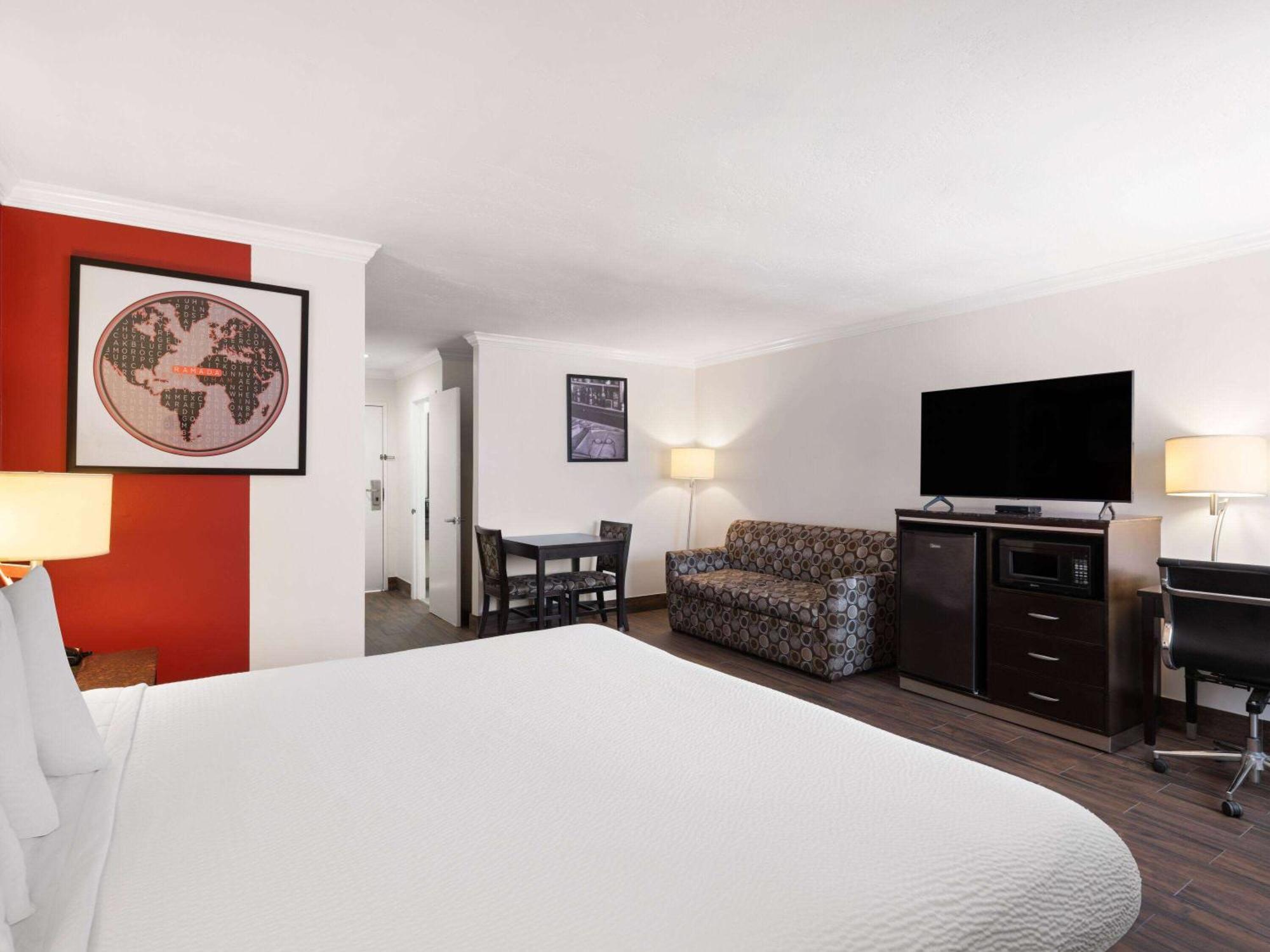 5 Business Hotels Near Westview Park for Productive Stays