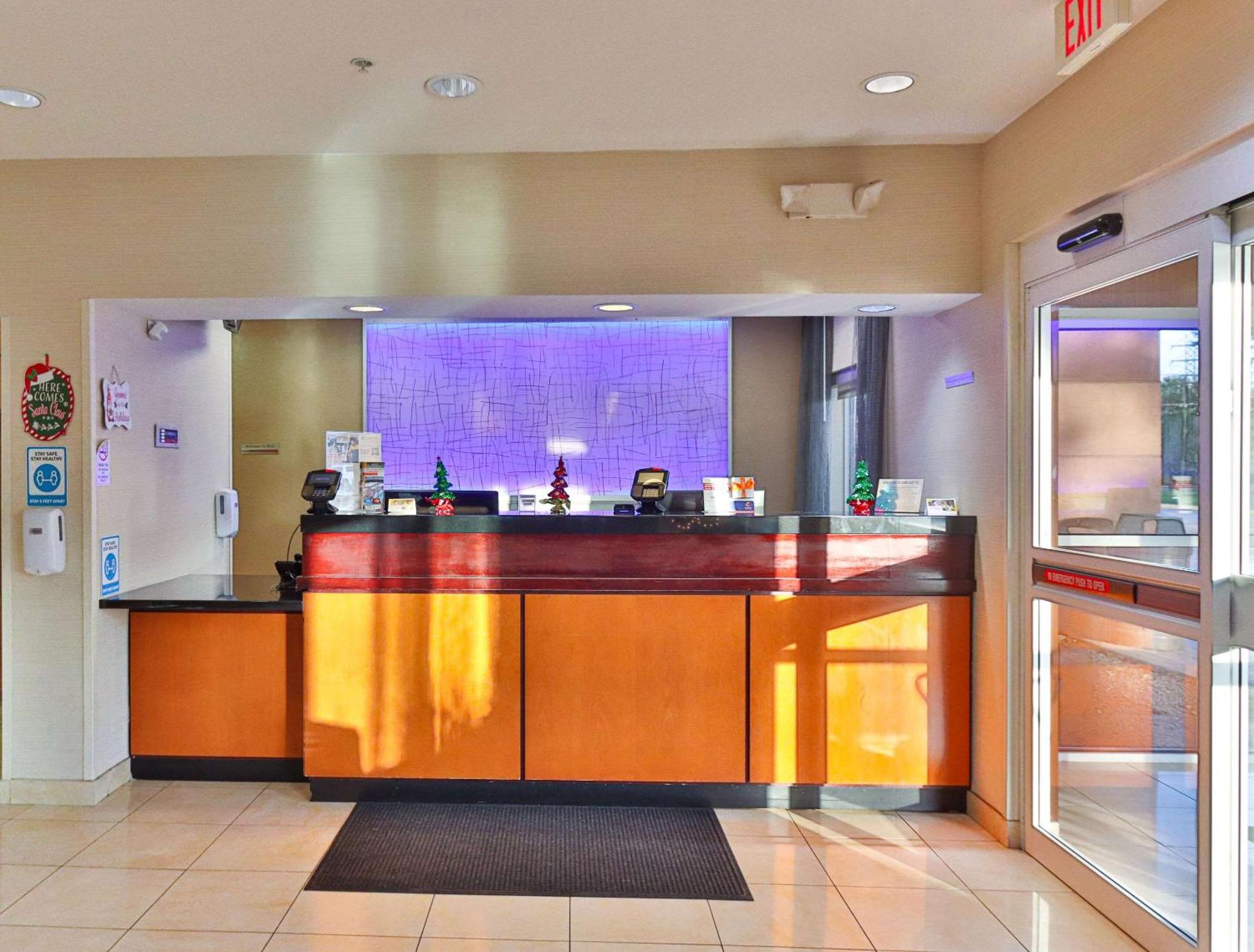 Staying Near Northwest Indoor Soccer Center: 7 Business Hotels Compared