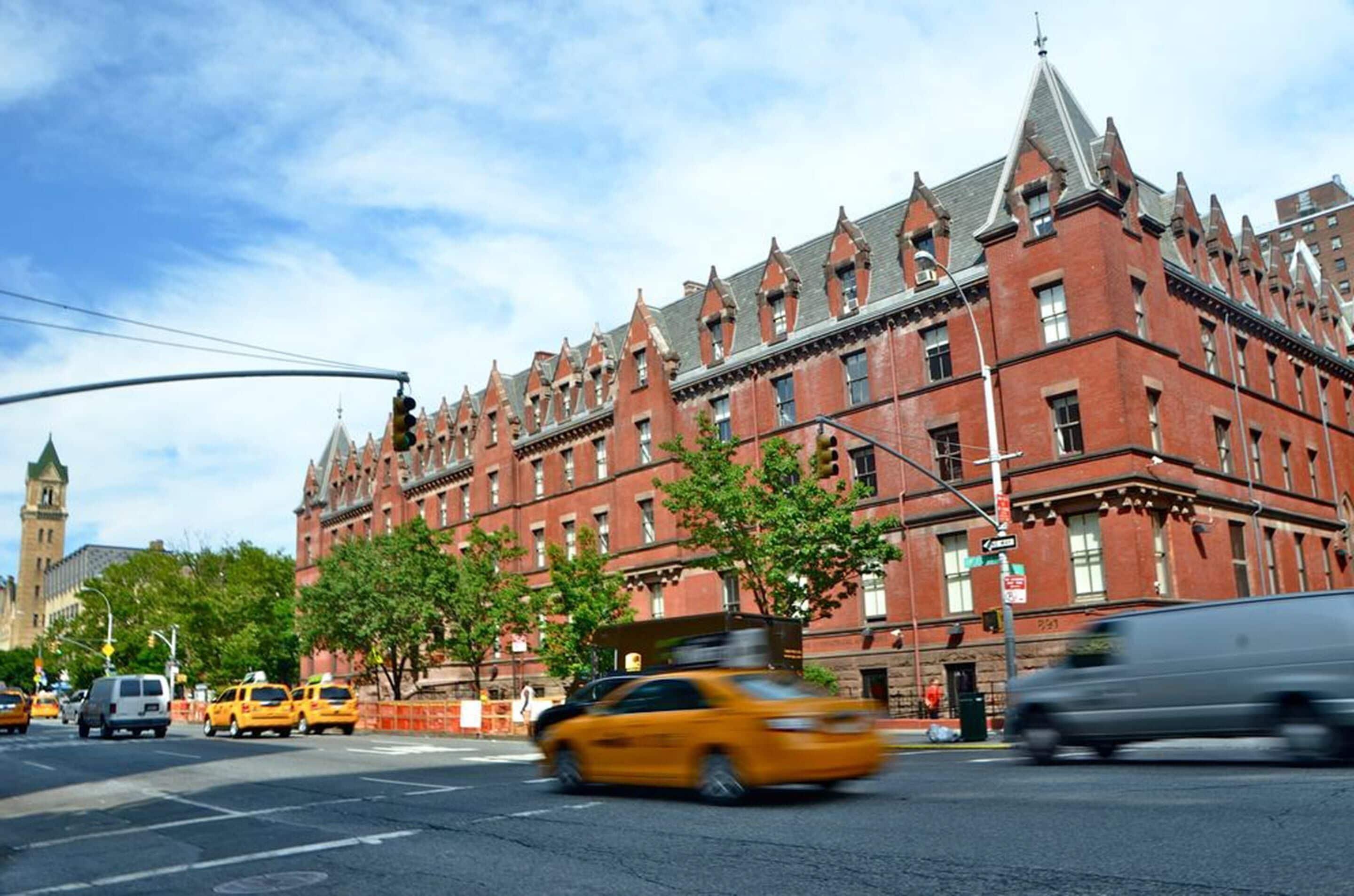 11 Airport Hotels Near Saint Patrick's Cathedral Worth Booking