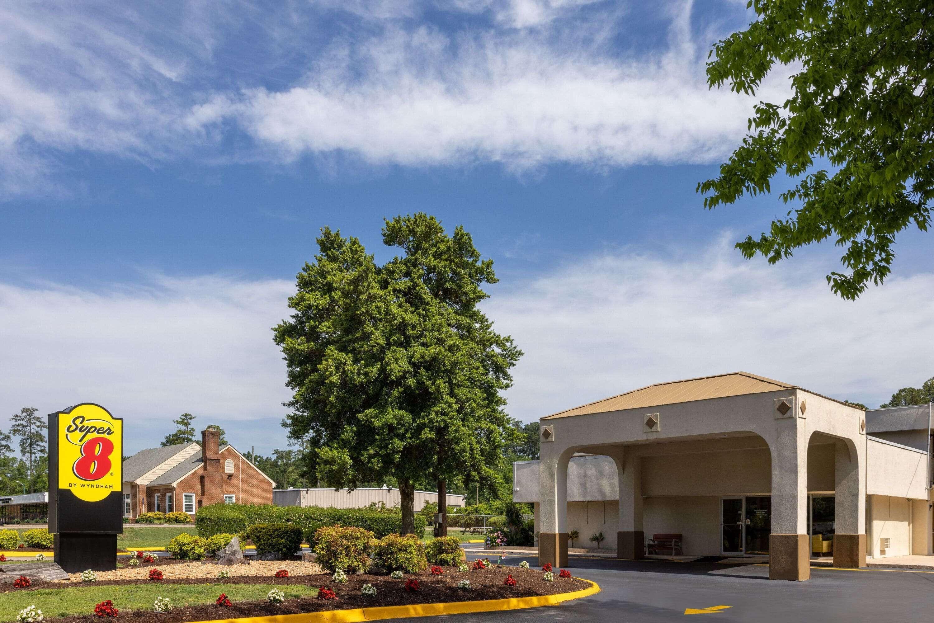Staying Near Liberty Theater: 6 Budget Hotels Compared