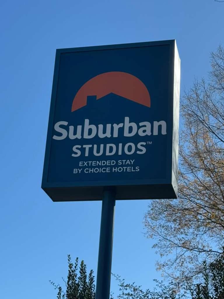 Staying Near Historic Rosedale Plantation: 4 Budget Hotels Compared