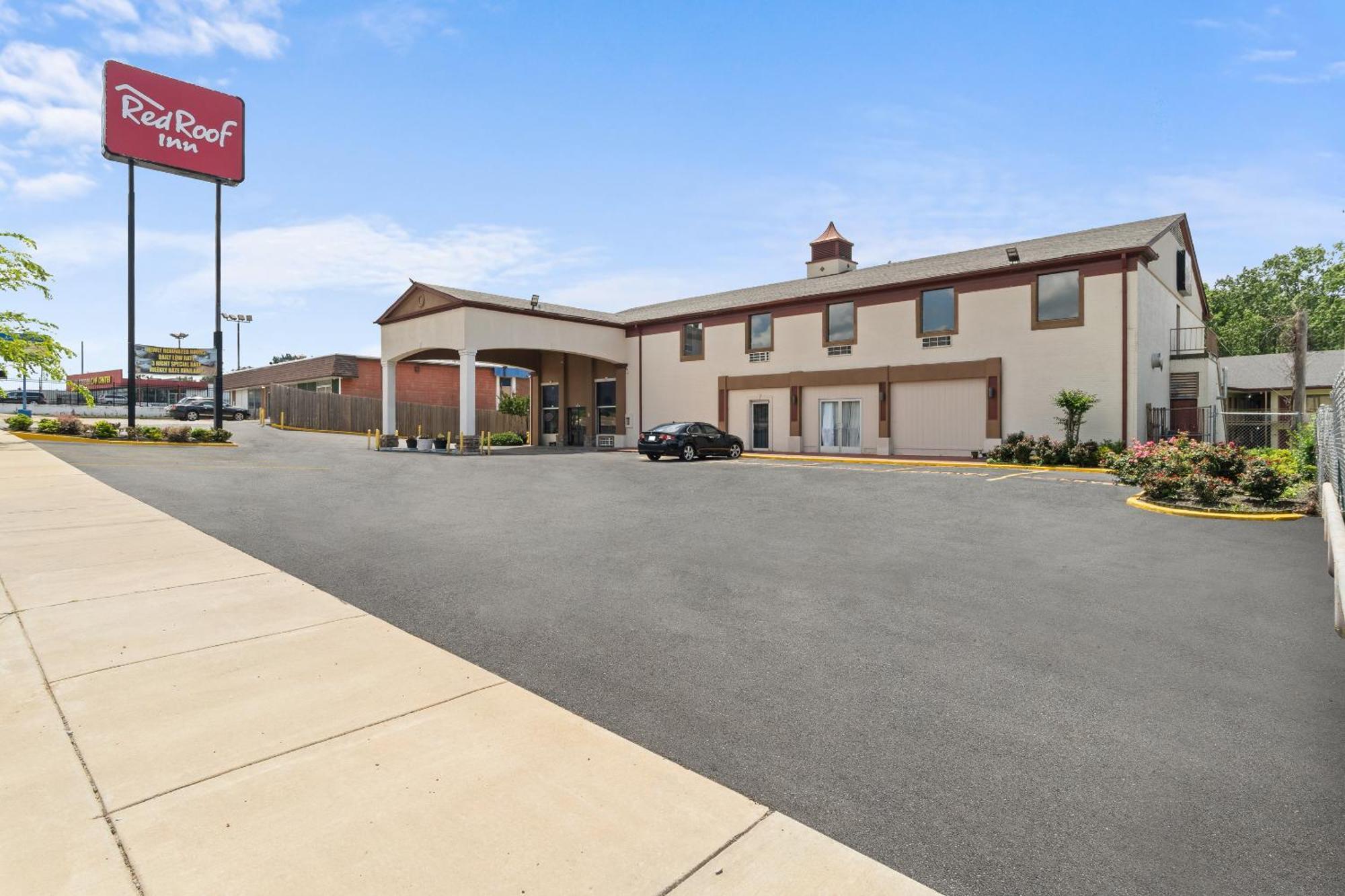 5 Affordable 2-Star Hotels Near Graceland With Free Parking