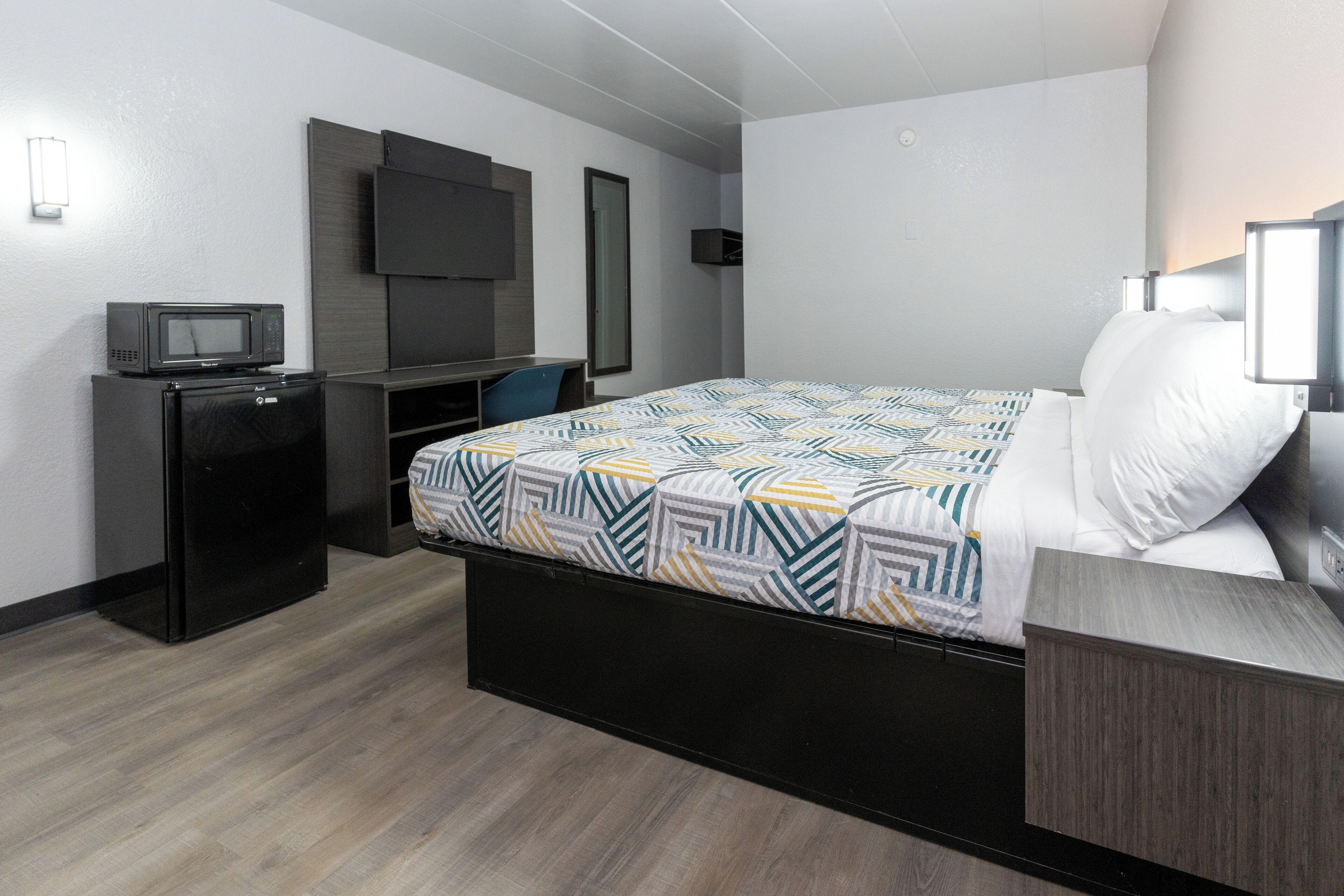 5 Budget Hotels Near Tri-Centre Shopping Center That Deliver