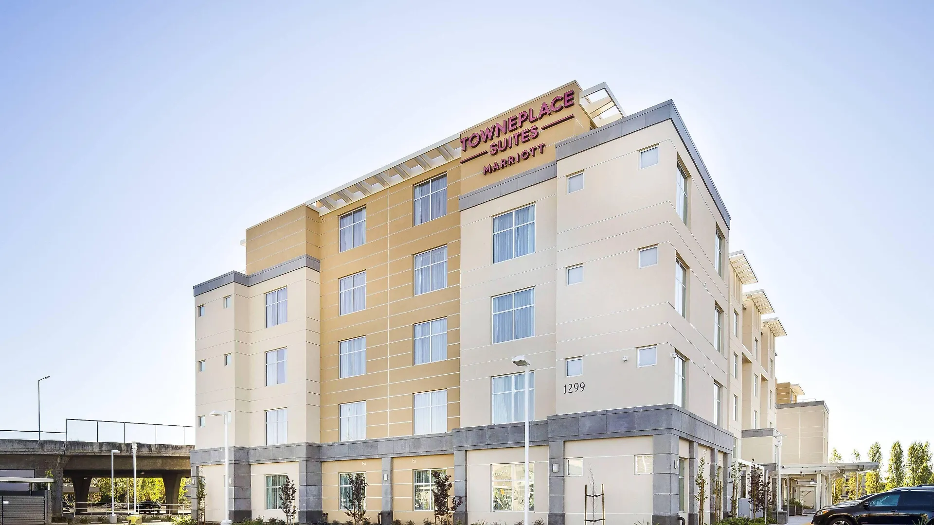 Where to Stay Near San Mateo County History Museum: 6 Business Hotels
