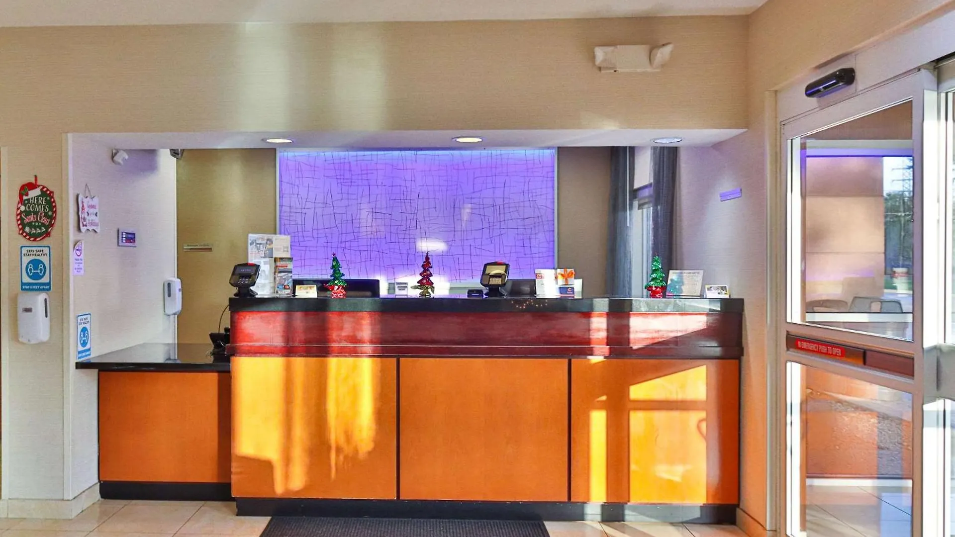 Staying Near Northwest Indoor Soccer Center: 7 Business Hotels Compared