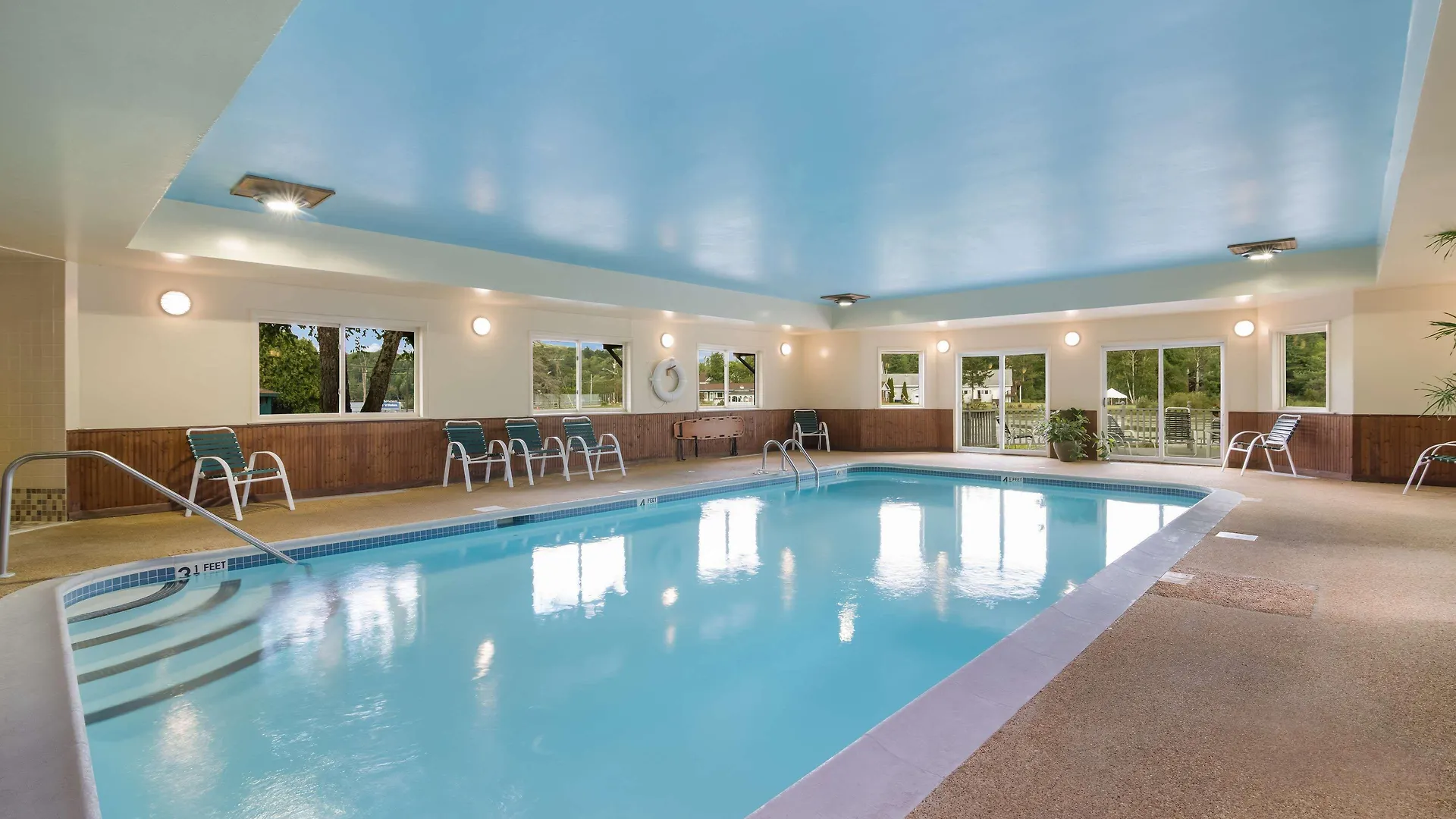 Staying in the Appalachians: 14 Best Western Hotels Compared