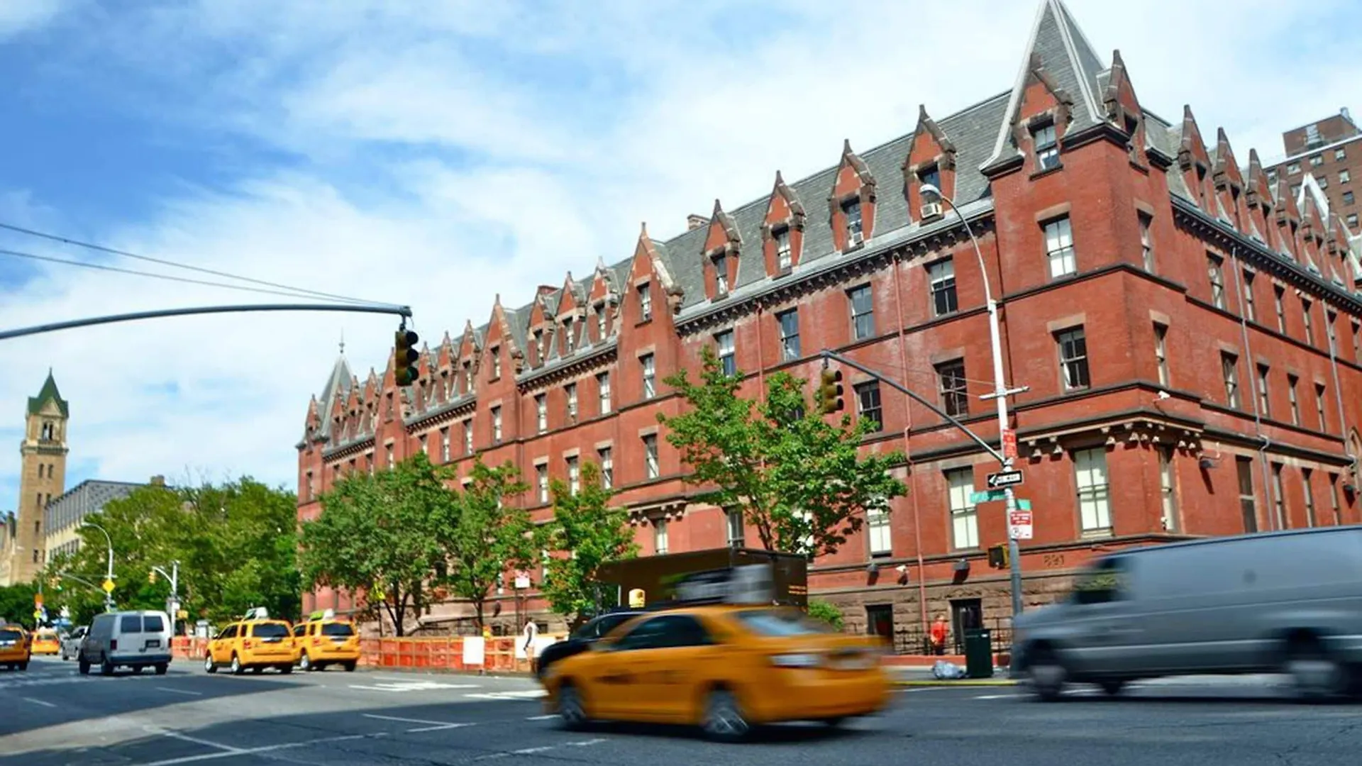 11 Airport Hotels Near Saint Patrick's Cathedral Worth Booking