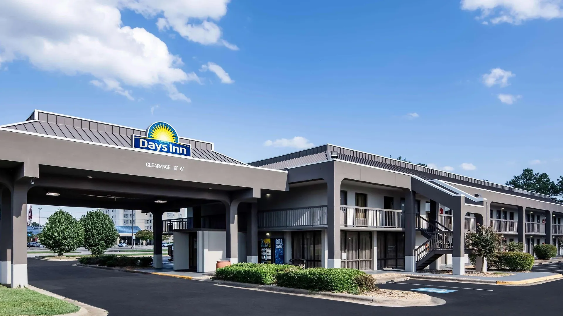 6 Golf Hotels Near Putt Putt of Wilson for Every Budget