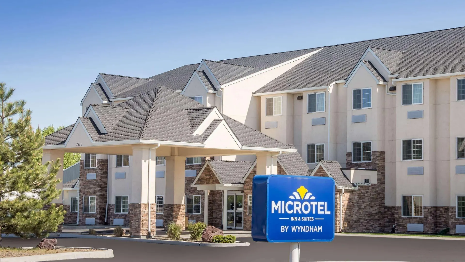 4 Smart Hotels Near Crater Lake Worth Booking