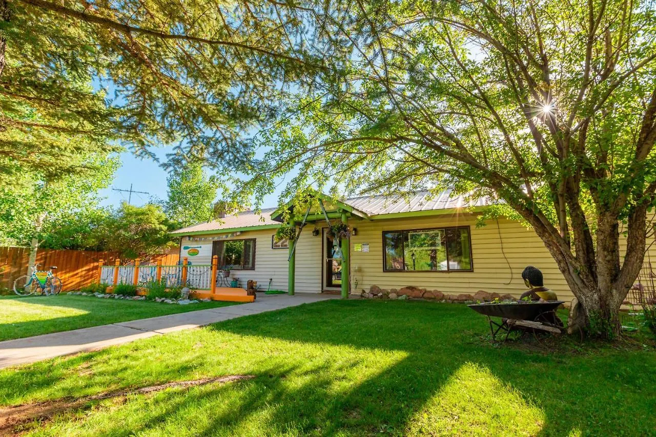 Staying in Colorado: 10 Group-Friendly Hotels Compared