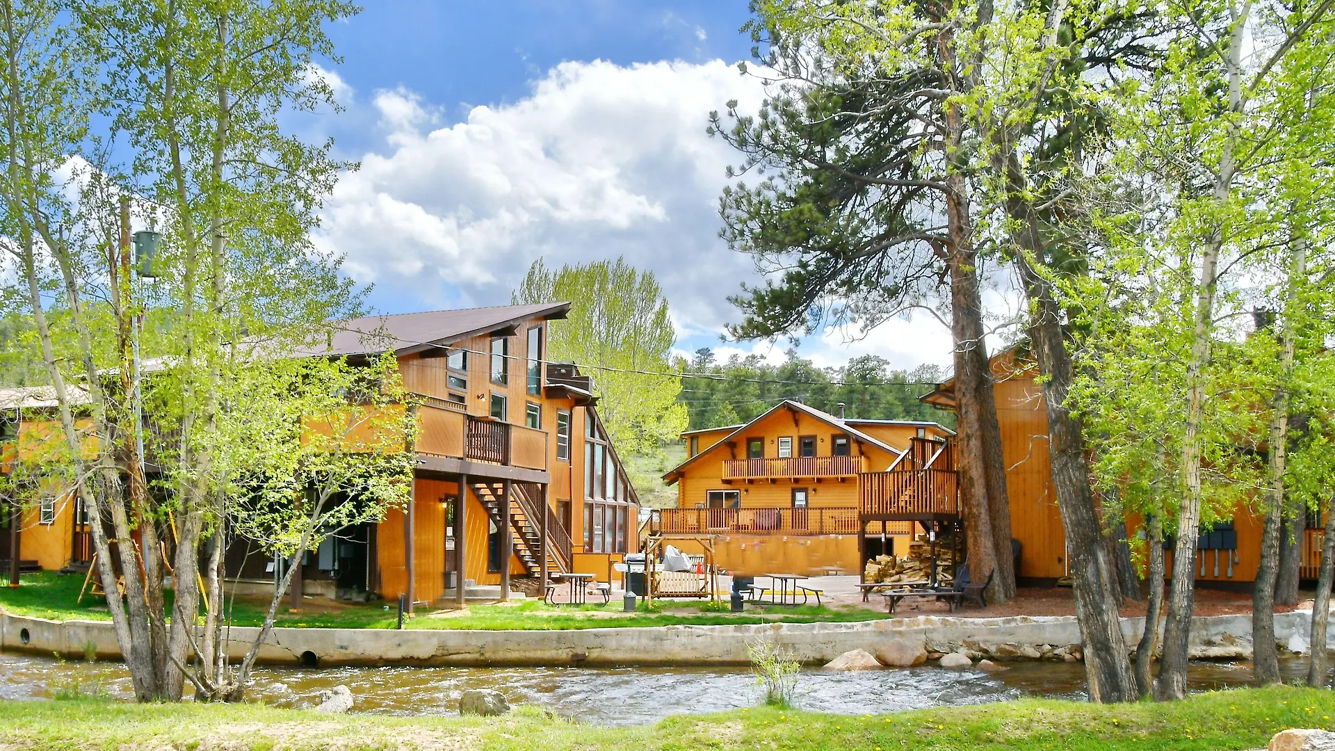 4 Family Hotels Near Lake Estes Marina Worth Booking