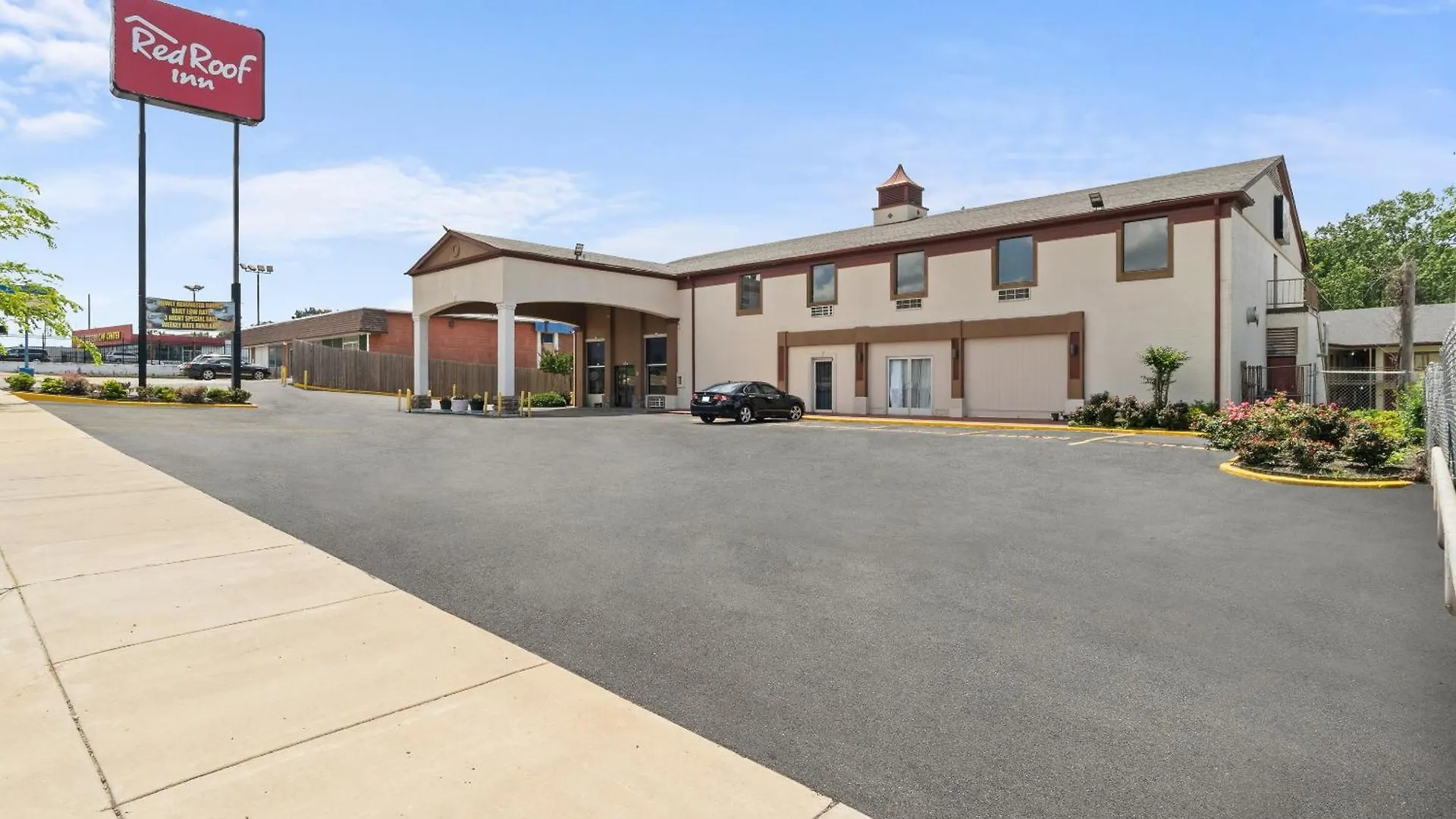 5 Affordable 2-Star Hotels Near Graceland With Free Parking