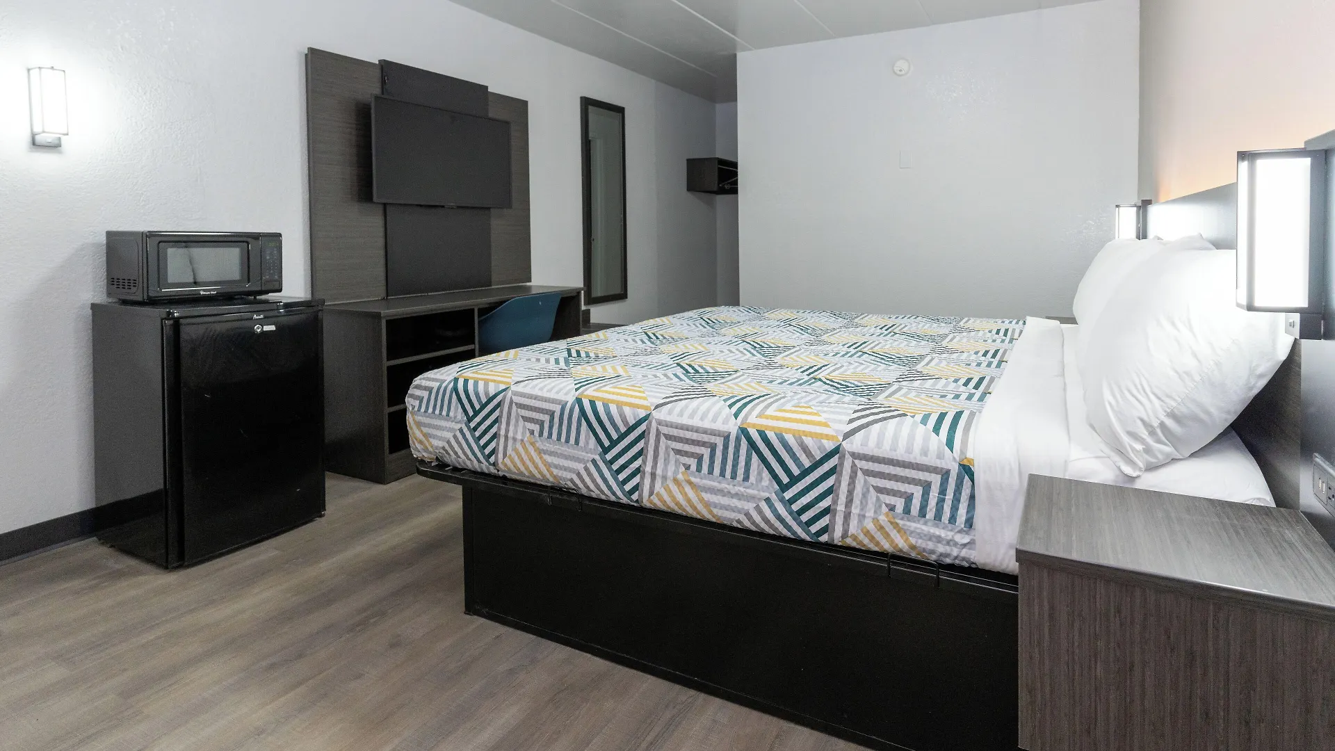 5 Budget Hotels Near Tri-Centre Shopping Center That Deliver