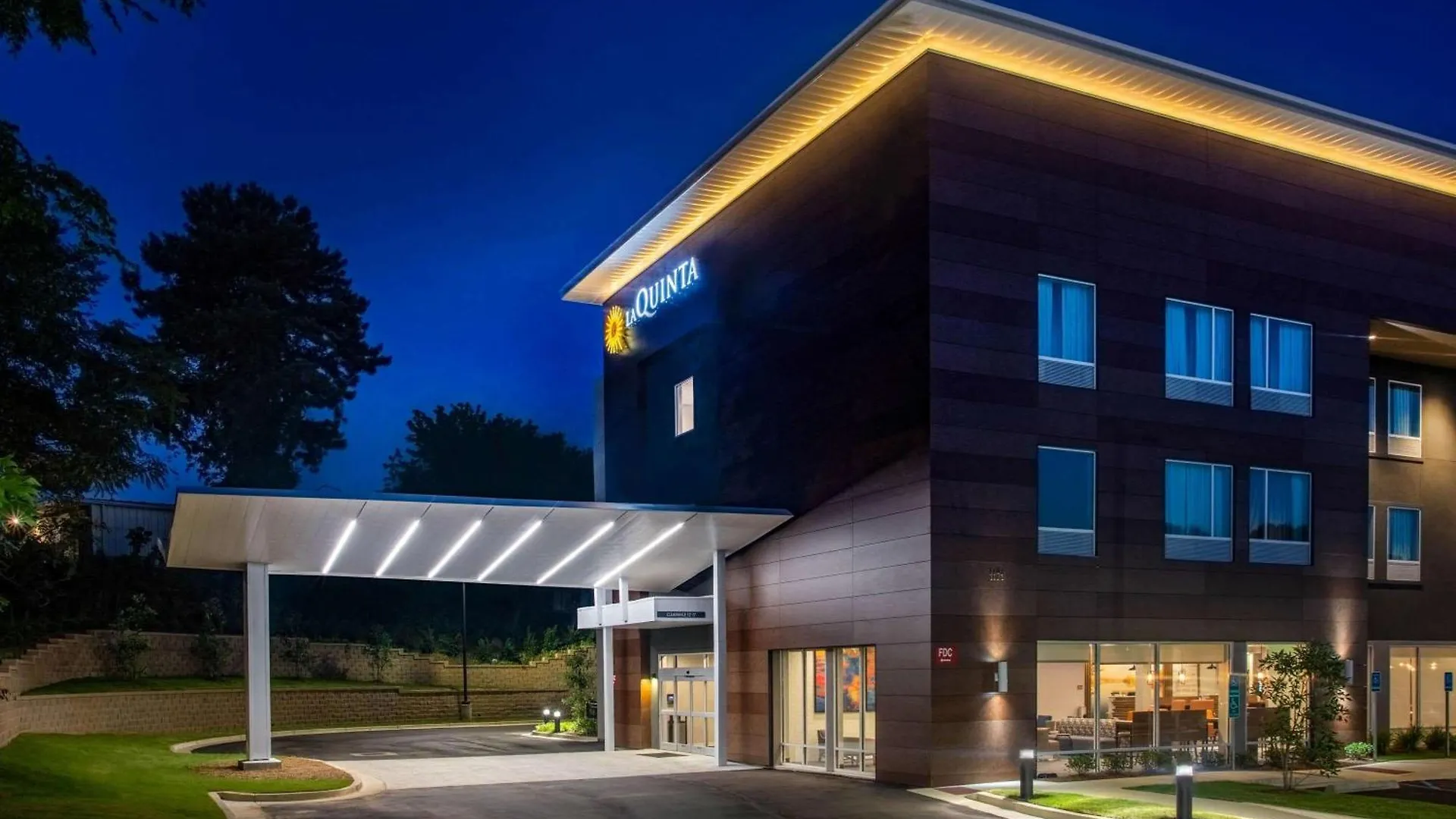 Where to Stay in Mississippi: 8 Best Central Hotels