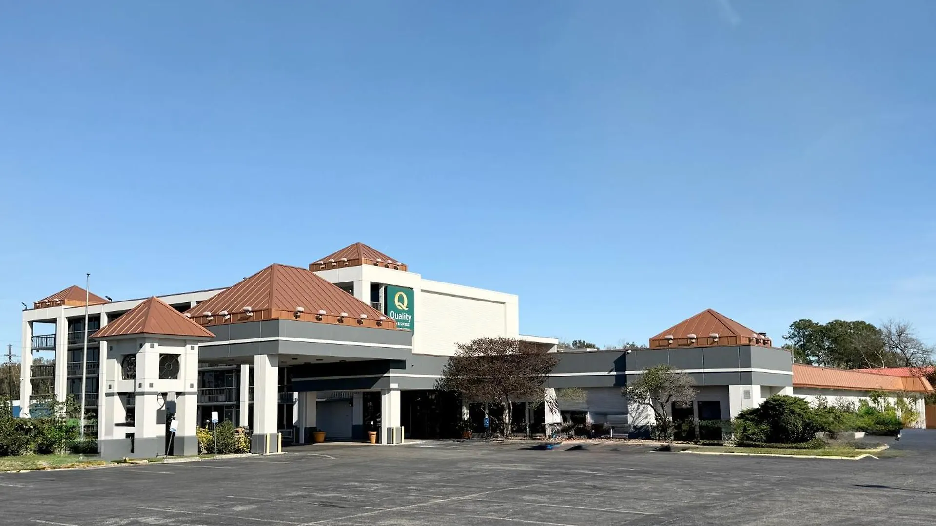 Staying in Louisiana: 8 Quality Inn Hotels Compared